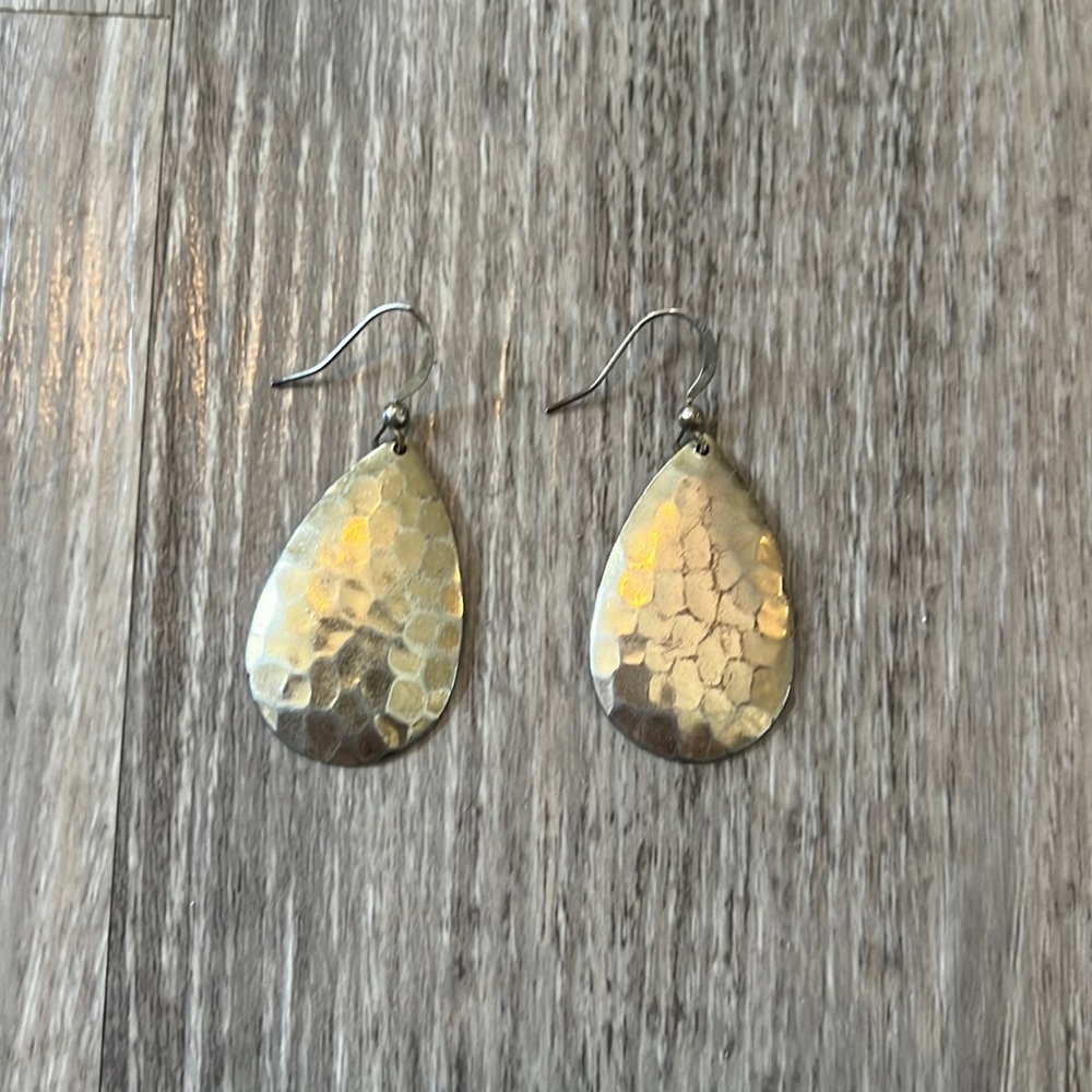 Brushed gold earrings